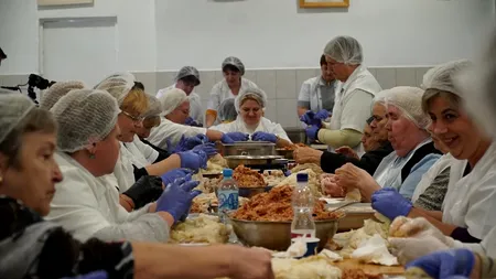 Zeci de mii de sarmale pregătite pentru Masa Pelerinilor la Iași