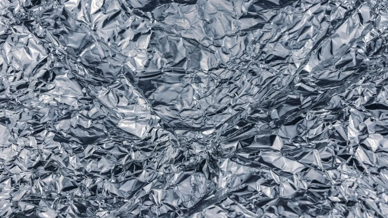 (P) Frica de aluminiu din deodorante: ce spun studiile și de ce raftul s-a schimbat oricum