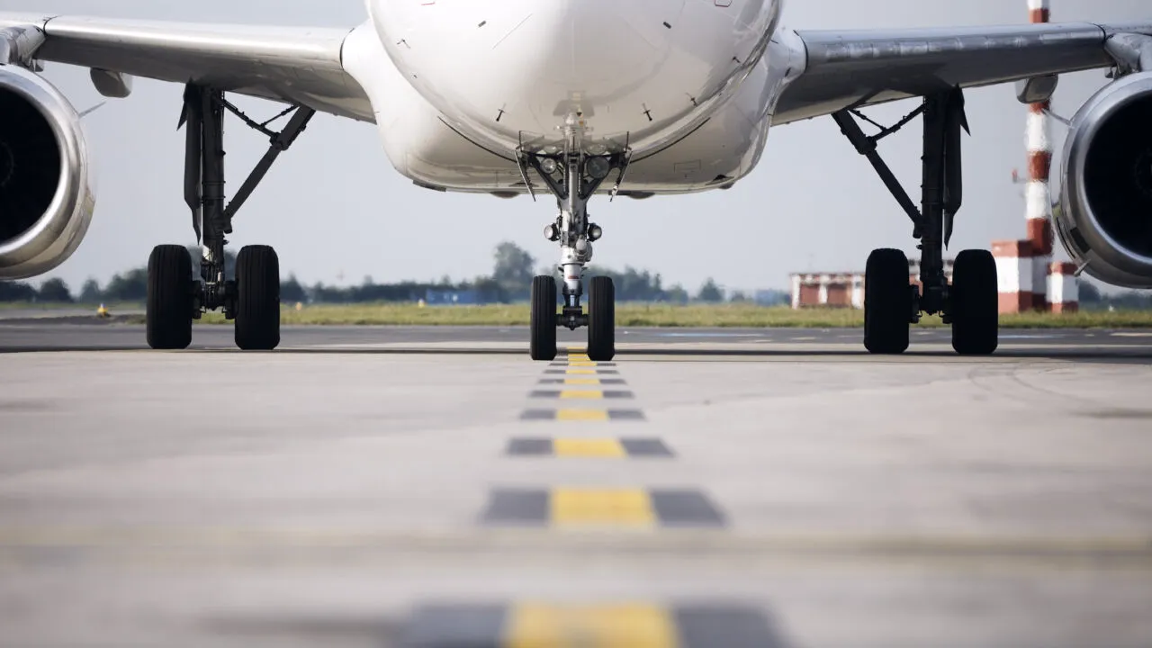Câți PASAGERI au înregistrat aeroporturile din România, în 2024. „Henri Coandă” este fruntaș, atât la plecări, cât și la sosiri