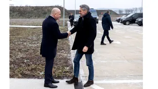 Premierul Ţărilor de Jos a ajuns în România. Dick Schoof şi Ilie Bolojan vizitează soldaţii olandezi încartiruiţi în Baza Aeriană 71 Câmpia Turzii