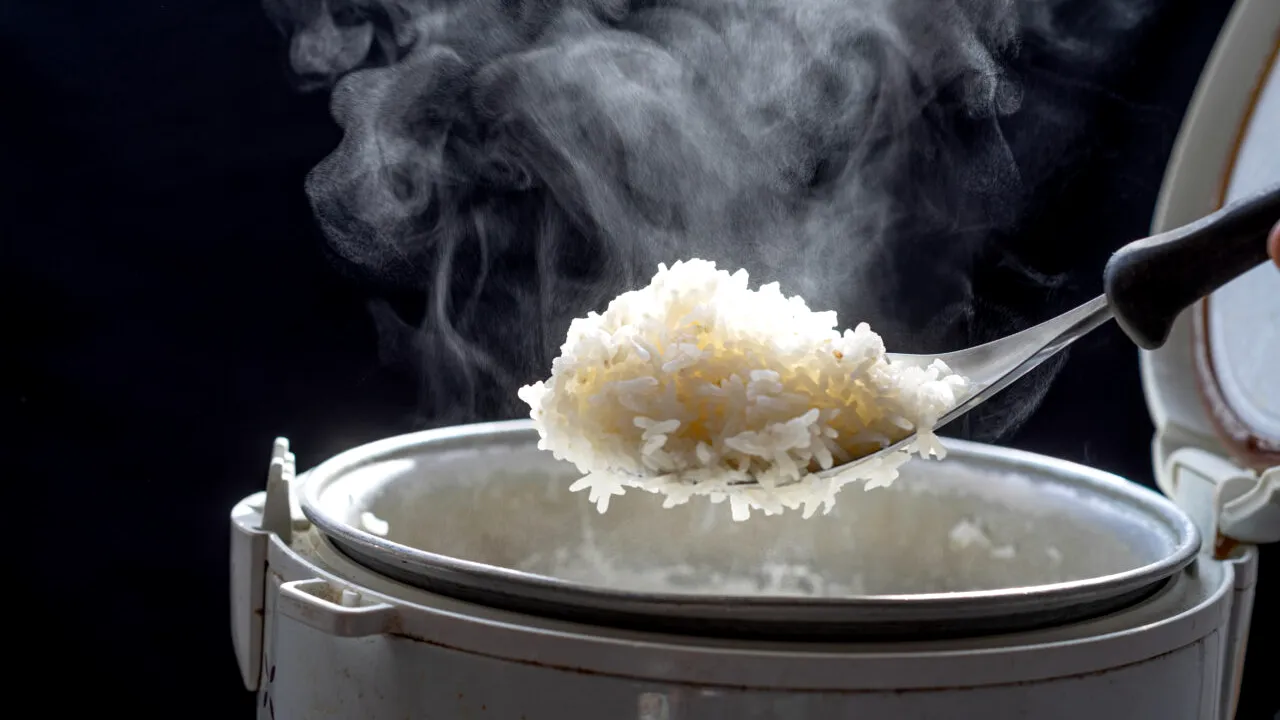 Cum să fierbi orezul pentru a fi mai gustos. Ingredientul care va schimba total aroma