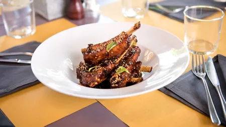 Ultima fiță din restaurantele cu meniu vegan: coaste vegetale, cu oase comestibile. Vor fi disponibile la sfârșitul acestei luni