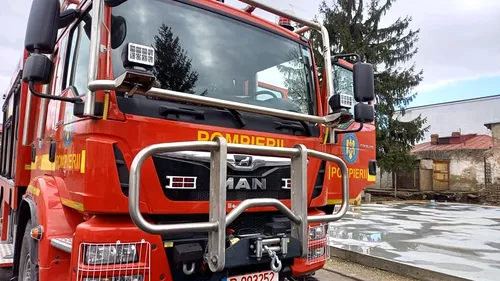 Pompierii din Prahova au primit o autospecială off-road. Autovehiculul 4x4 va fi folosit, în special, pentru stingerea incendiilor de pădure