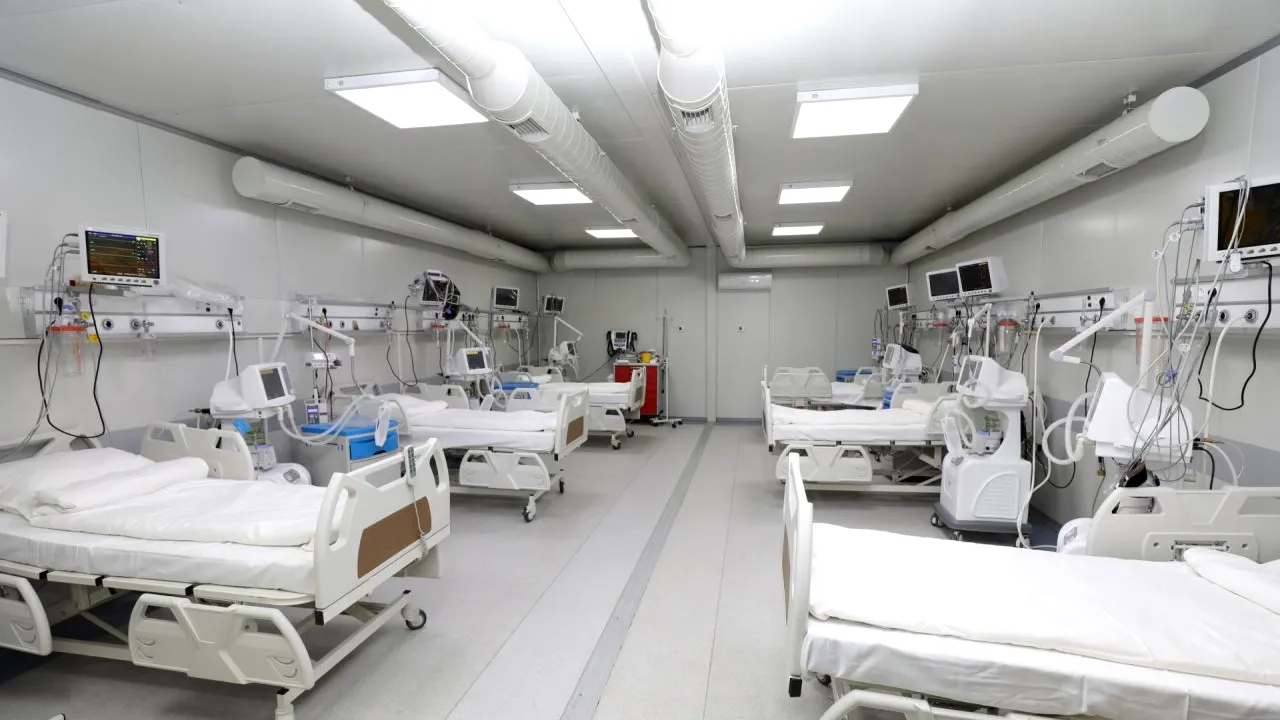 Spitalul Mobil de la Leţcani va fi redeschis marţi, la 8 luni după ce a fost închis. Vor fi disponibile şase paturi ATI pentru pacienţii cu COVID-19