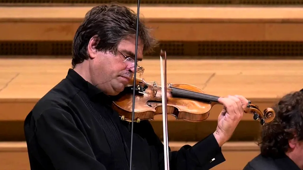 Violonistul Gabriel Croitoru și privilegiul de a cânta pe celebra vioară Guarnieri, supranumită ”Catedrala”, care i-a aparținut lui George Enescu: ”Nu există bucurie mai mare decât aceea de a fi parte din viața unui instrument de o asemenea valoare”