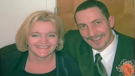 Un soț și o soție s-au recăsătorit ca un cuplu de lesbiene, după ce bărbatul a făcut operație de schimbare de sex: Viața noastră amoroasă este excelentă acum