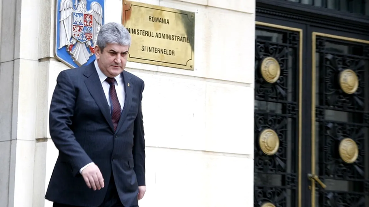 COD PORTOCALIU. Prefecții, în videoconferință cu ministrul de Interne. Oprea: „Unde e nevoie de tancuri, de TAB-uri, vor fi puse la dispoziție