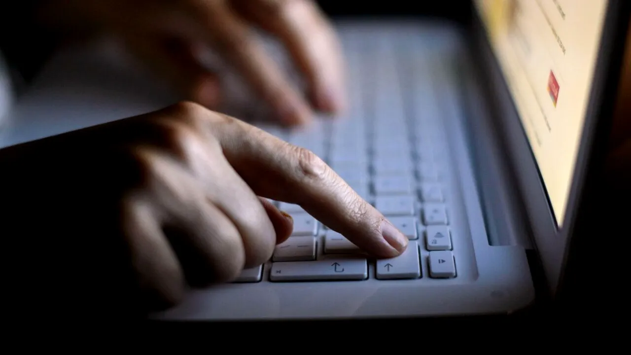 Agenție de securitate cibernetică: Rusia și China exploatează DEPENDENȚA de tehnologie a Marii Britanii pentru a provoca 