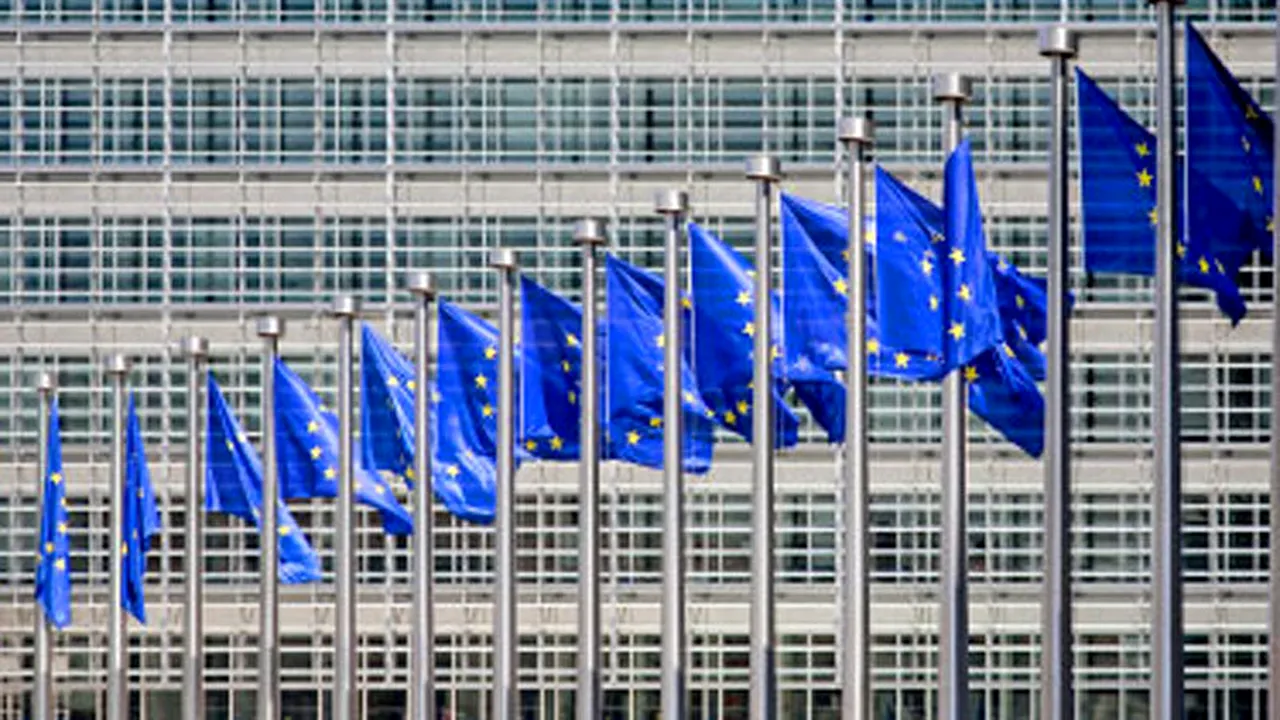 Europarlamentarii, inclusiv cei români, au un număr suspect de mare de asistenți. Situația a atras atenția autorităților