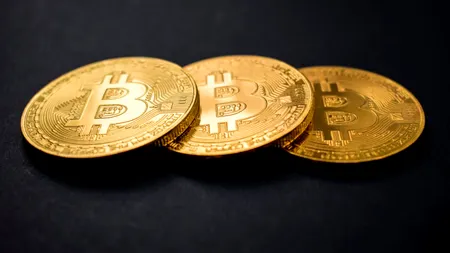 Elon Musk apără investiția Tesla în Bitcoin: „Bitcoin este aproape la fel de bun ca banii cash”