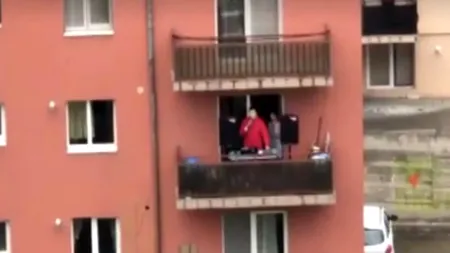 Un clujean a scos boxele pe balcon și a dat muzica la maximum. Ce a urmat - FOTO