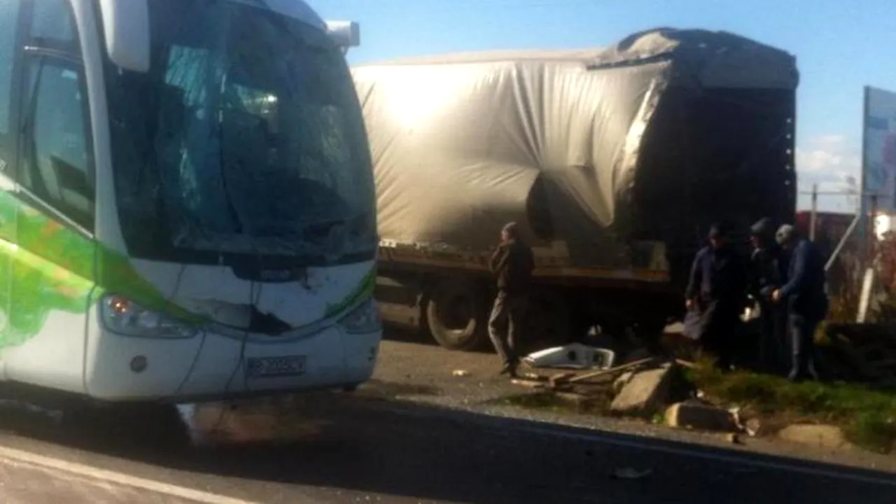 Autocarul în care se aflau jucătorii și staff-ul FC Vaslui, implicat într-un accident rutier