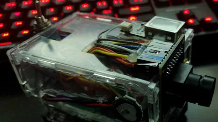 Dispozitiv ce verifică amprenta, retina și pulsul utilizatorului - inventat de un student clujean 