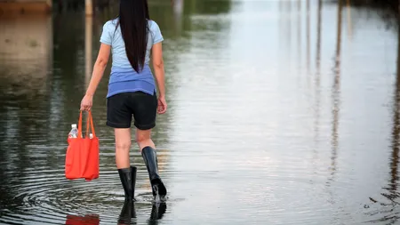 ALERTĂ METEO: Cod portocaliu de ploi torențiale, vânt, vijelii și grindină în 11 județe