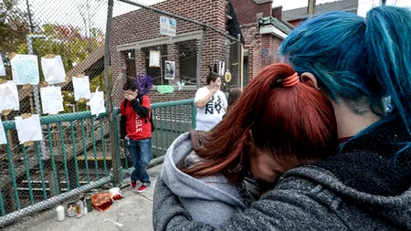 La 15 ani s-a SINUCIS în fața colegilor, aruncându-se în fața trenului. VIDEO