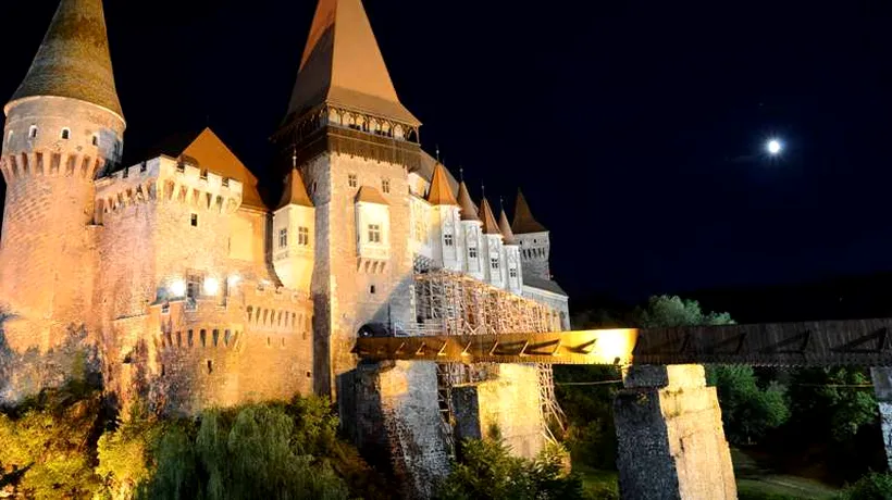 Castelul Corvinilor din Hunedoara, în top 10 palate de poveste din lume