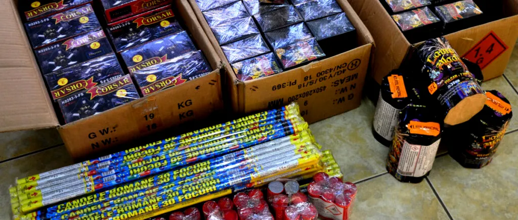 Un elev din Baia Mare a comandat online 15 kilograme de artificii și petarde. Copilul a cerut livrarea coletului la școală