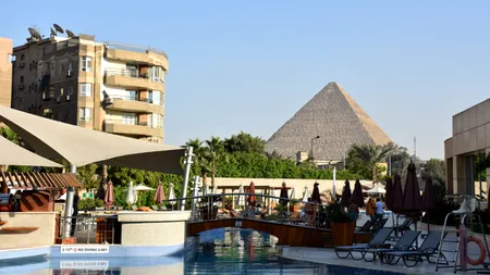 O bombă a explodat în fața unui hotel situat lângă piramidele din Giza, în Egipt 