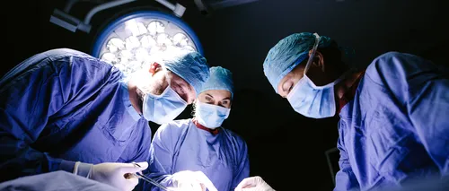 Tumoră ovariană de 6 kilograme, extirpată cu succes de către medicii de la Spitalul Militar Central
