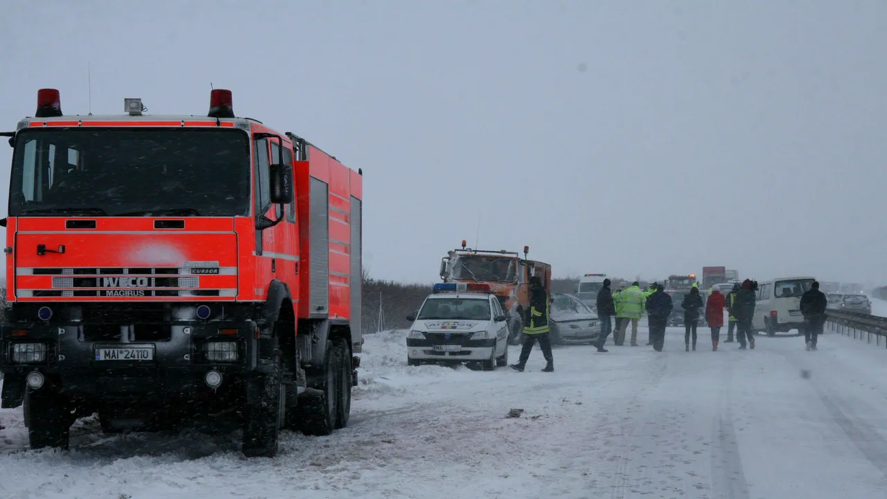 Accident în lanț pe A1, în care au fost implicate zece autovehicule, din care două TIR-uri