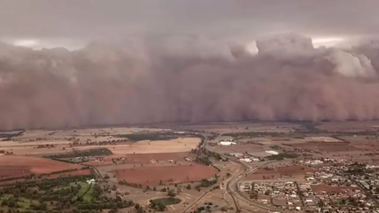 Imagini VIRALE din Australia. Norii groși de praf au transformat ziua în noapte - VIDEO