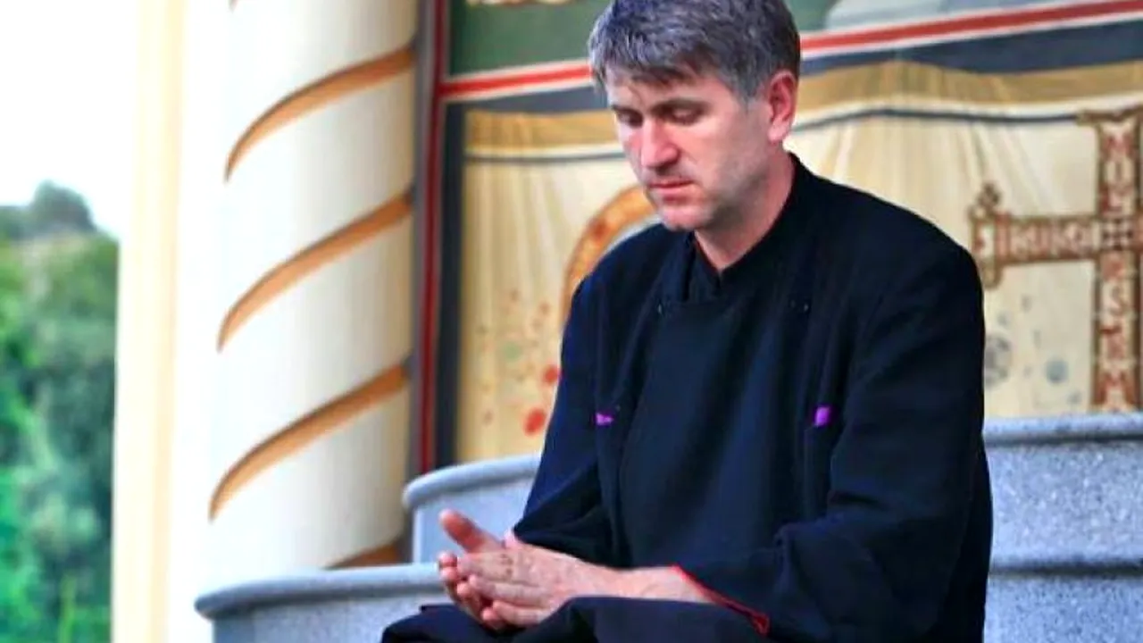 Cristian Pomohaci a transformat un local în biserică. Deși nu mai este preot, acesta oficiază slujbe