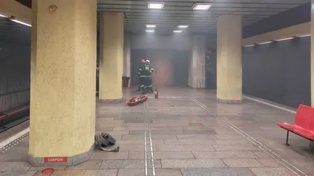 FOTO. Fum gros la stația de metrou Costin Georgian. Călătorii au fost evacuați / ISU: „Nu sunt victime. A ars izolația unui conductor electric”
