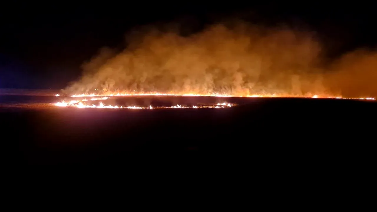 Incendiu de proporții în Mehedinți. Pompierii intervin cu șase autospeciale