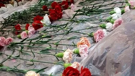 Un tânăr a cumpărat 900 de garoafe de Valentine's Day, una pentru fiecare fată din școală