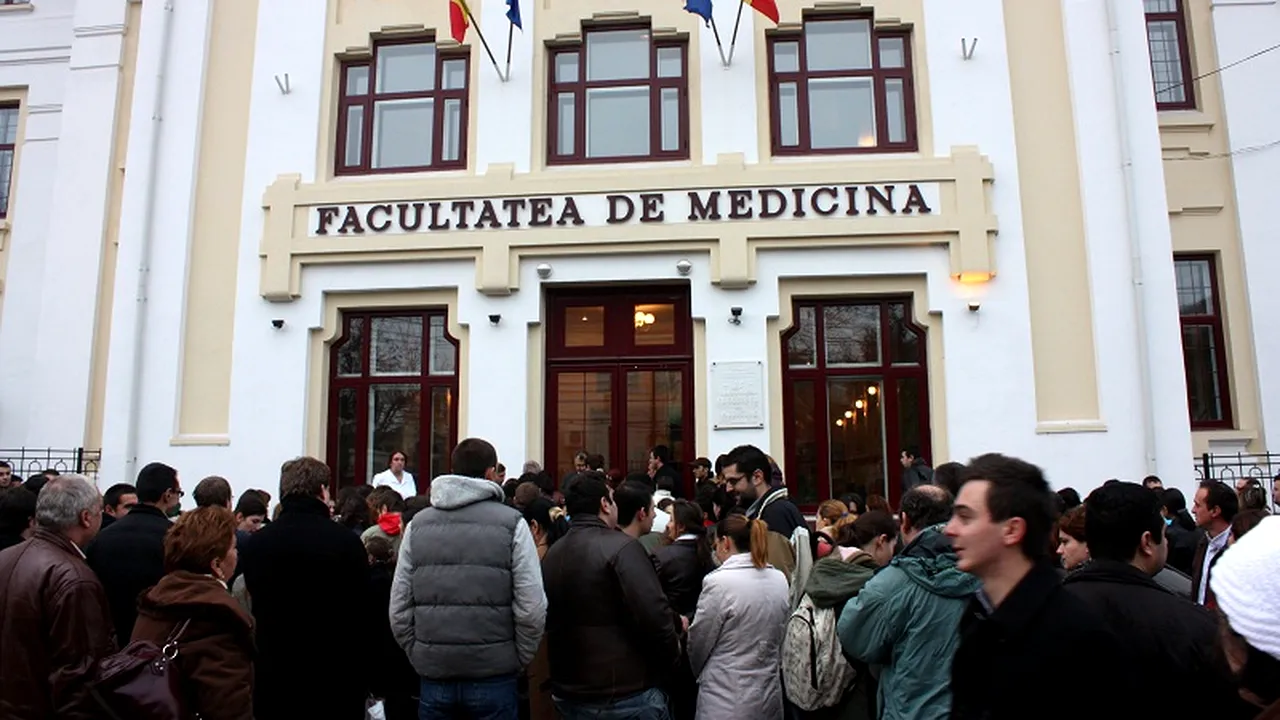 Guvernul a dat o ordonanță care îi salvează pe lectorii și asistenții universitari care nu au titlu de doctor