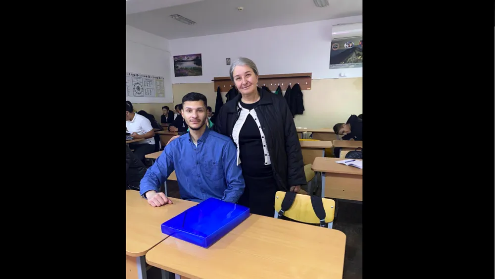 Primul deținut de la MIOVENI a început școala/”Cu inimile strânse, l-am văzut astăzi plecând singur, pe jos, spre unitatea de învățământ”