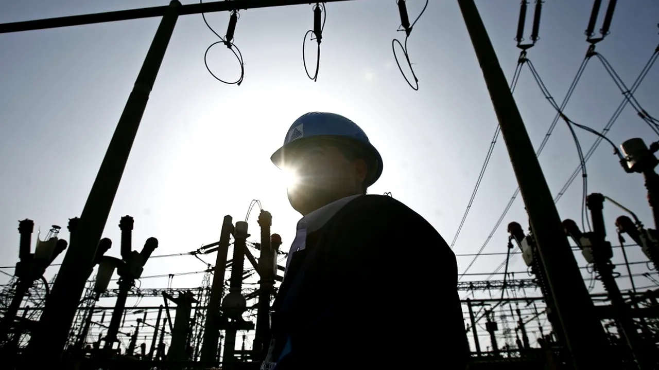 Prună, USR: Este scandalos! Salariile de la ANRE cresc din nou. Președintele autorității încasează peste 10.000 de euro - FOTO 