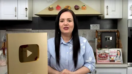 8 ȘTIRI DE LA ORA 8. Bloggerița Jamila, infectată cu noul coronavirus: „A urmat o cursă cu obstacole între telefoane la DSP, controlul zilnic al poliției locale, carantinare...”