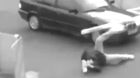 VIDEO. Ghinionul unui bărbat, surprins de o cameră de supraveghere