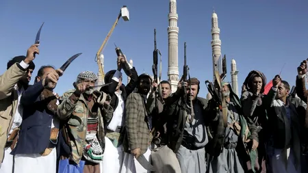 Atac cu rachete asupra aeroportului din Aden. Rebelii Houthi intensifică ofensiva în Yemen, în apropierea strâmtorii strategice Bab al-Mandab