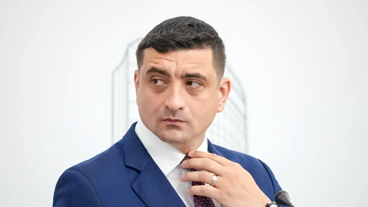 Fără decizie în cazul INTERDICȚIEI lui George Simion în Republica Moldova. Judecătorii amână examinarea cererii liderului AUR