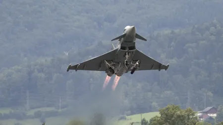 UPDATE: Două avioane militare Eurofighter Typhoon s-au ciocnit în zbor în nord-estul Germaniei. Un pilot a decedat - VIDEO