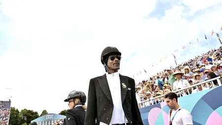 Cântăreţul Snoop Dogg a venit îmbrăcat în CAVALER, la finala de dresaj pe echipe de la JO 2024