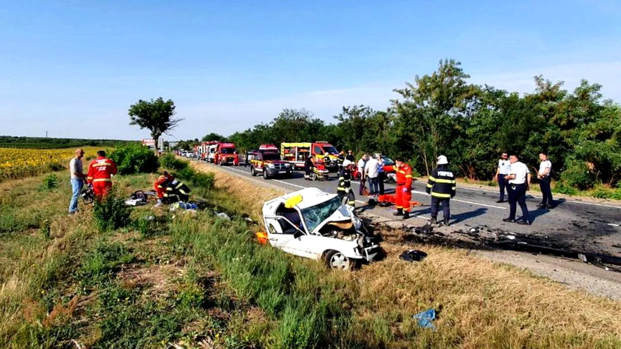 FOTO. Alt accident mortal. Un bărbat și un copil de 4 ani au murit după ce două mașini s-au izbit frontal, în Bihor