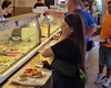 Un turist a comandat „meniul zilei” la 30 de lei, într-o autoservire din Eforie Nord. Ce a primit, de fapt