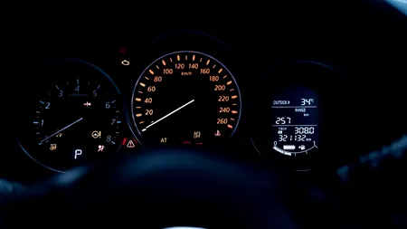 Nici o mașină nu mai poate circula pe piața auto fără RAR Auto Pass. Ce spune noua lege a kilometrajului