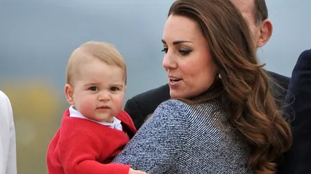 Prințul George al Marii Britanii a învățat să meargă singur și va împlini marți vârsta de un an
