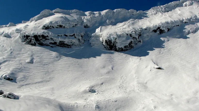 Schior rănit ușor după ce a fost surprins de o avalanșă în Munții Făgăraș
