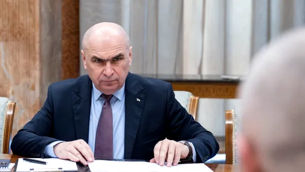 Ilie Bolojan vrea să grăbească investițiile în rețeaua de energie electrică, așa că a chemat miniștrii implicați la Palatul Victoria