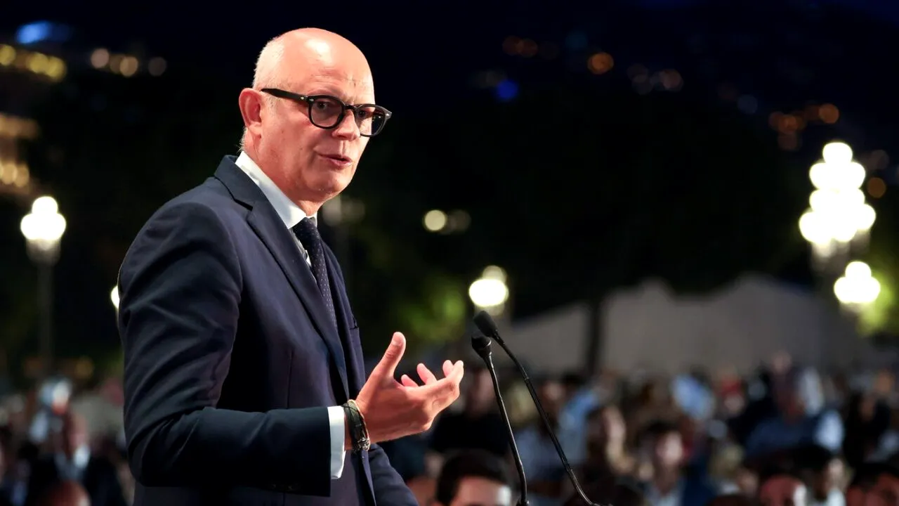 Edouard Philippe, fost prim-ministru și unul din aliații lui Emmanuel Macron, și-a anunțat candidatura pentru alegerile prezidențiale din 2027