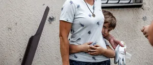 ȘOCANT: O tânără mamă din Ucraina a fost prinsă în flagrant încercând să-și VÂNDĂ copilul pentru suma de 19.000 £