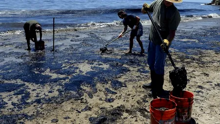 Un parc natural, în care dețin o proprietate de lux Angelina Jolie și Brad Pitt, este amenințat de o uriașă pată de petrol