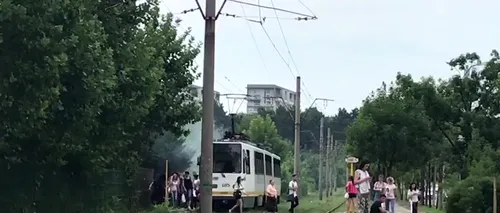 Un tânăr a murit după ce a fost lovit de tramvaiul 11 în Capitală