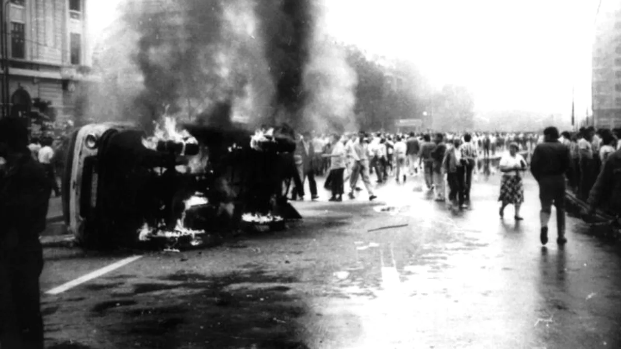 Dezvăluiri despre Revoluția din 1989. Numărul morților ar fi putut fi mai mare / Amintirile unui student: Nu am găsit un tablou cu Ceaușescu, ci niște cărți cu PCR