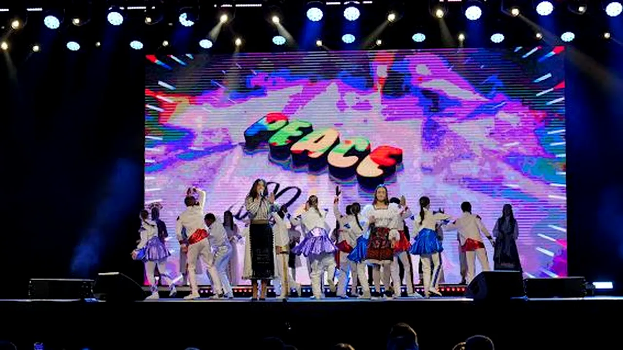 Peste 100 de tineri din întreaga lume au cântat și au dansat  pe scena IFLC 2023: „O explozie de culoare și talent”